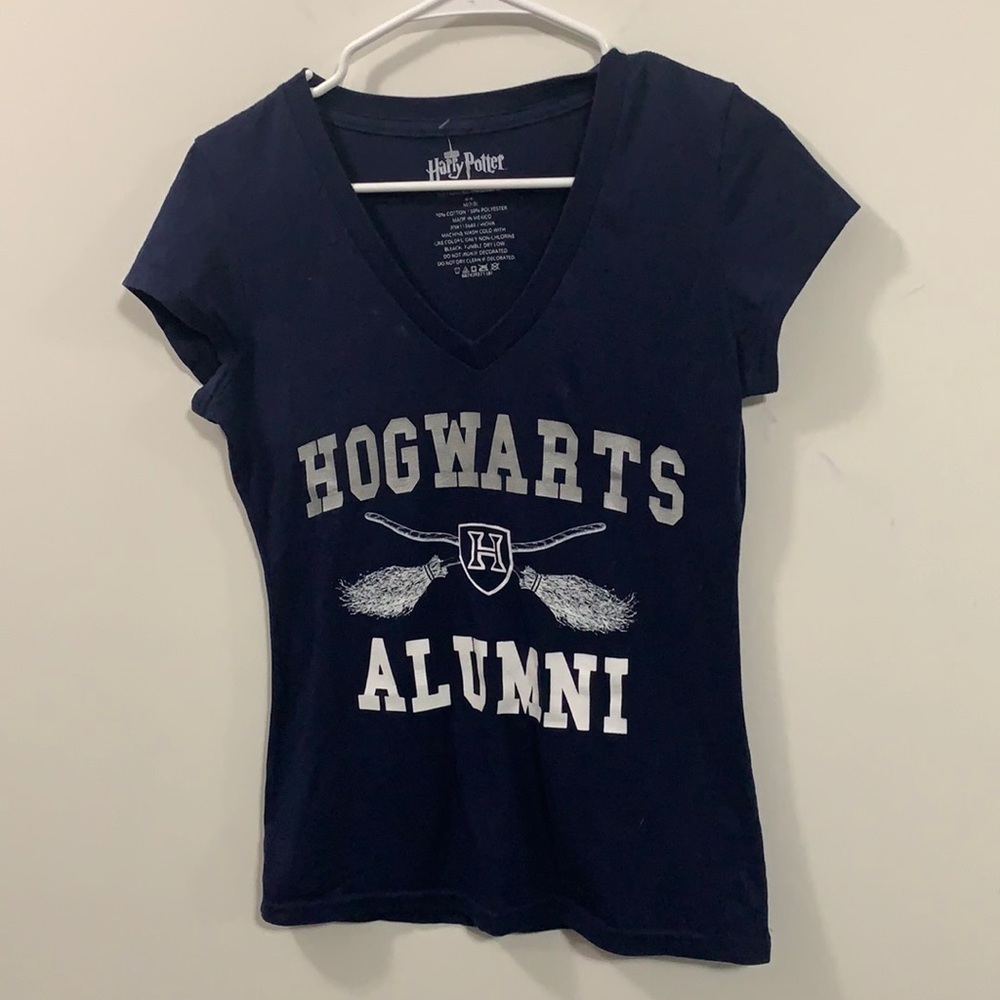 Harry Potter Hogwarts Alumni T-shirt Size Medium reduced shipping